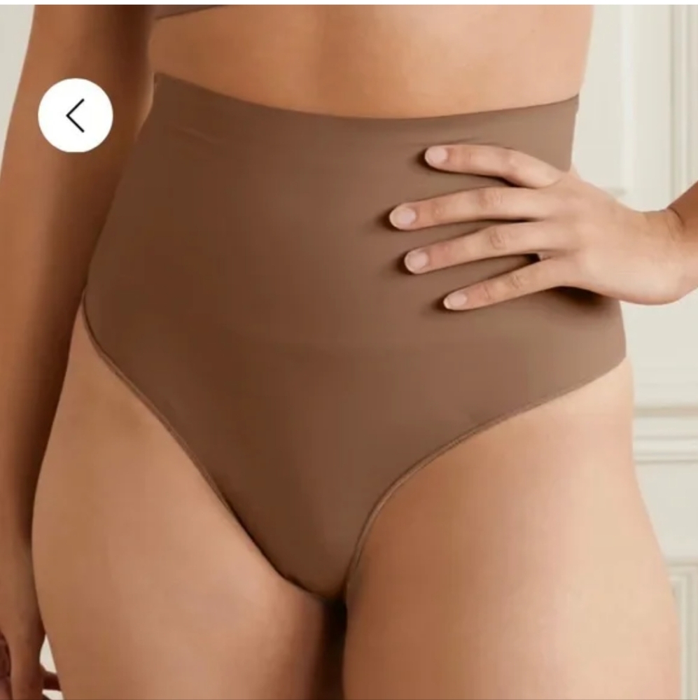 ⭐Bundle of Skims and Maidenform Shapewear Set Of 3, Size M⭐